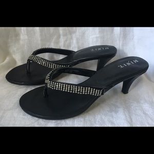 Women’s black Kitten heel shoes. Size 5